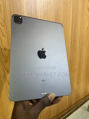 Apple iPad Pro 12.9 (2022) 128 GB Gray