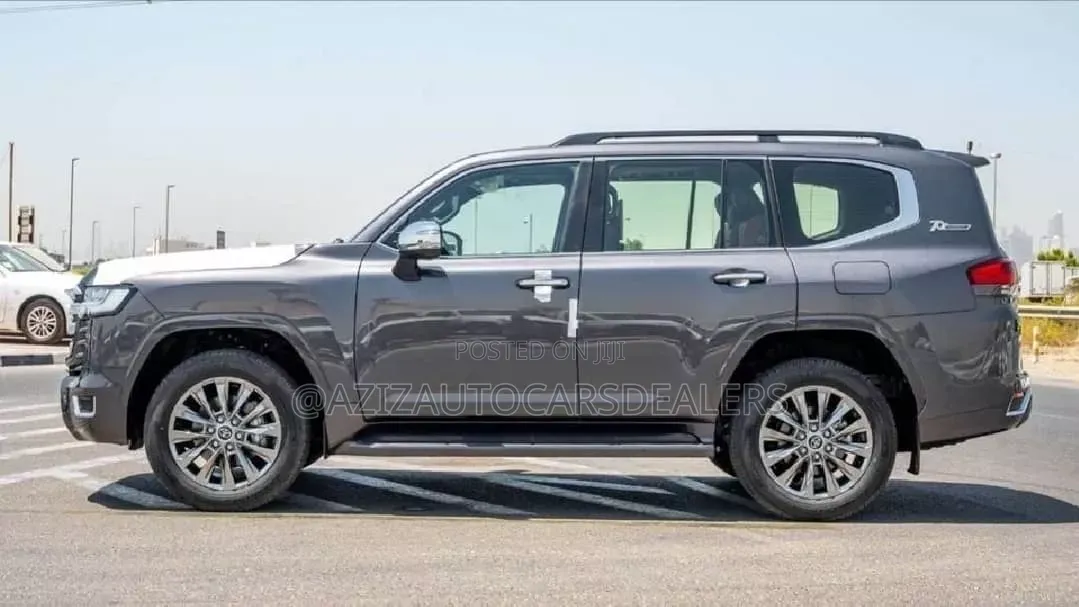 New Toyota Land Cruiser LC300 2025 Gray