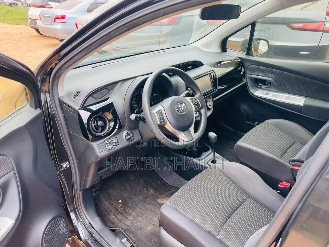 Toyota Vitz 1.3 FWD 5dr 2016 Black