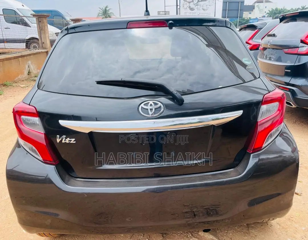Toyota Vitz 1.3 FWD 5dr 2016 Black