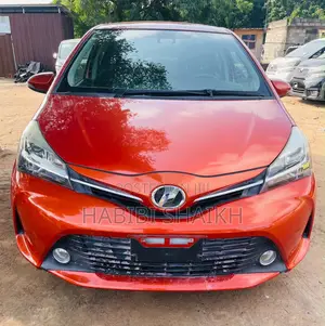 Toyota Vitz 1.3 FWD 5dr 2015 Orange