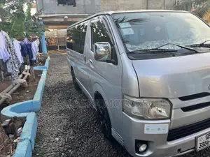 Toyota HiAce 2015 Silver