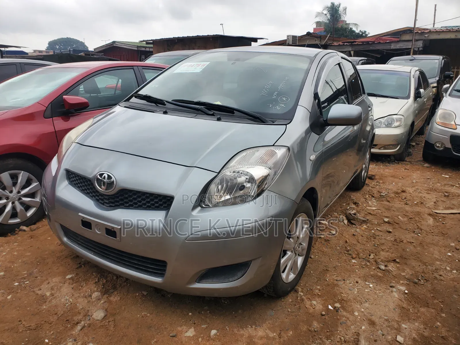 Toyota Yaris Base Hatchback 5dr 2011 Gray
