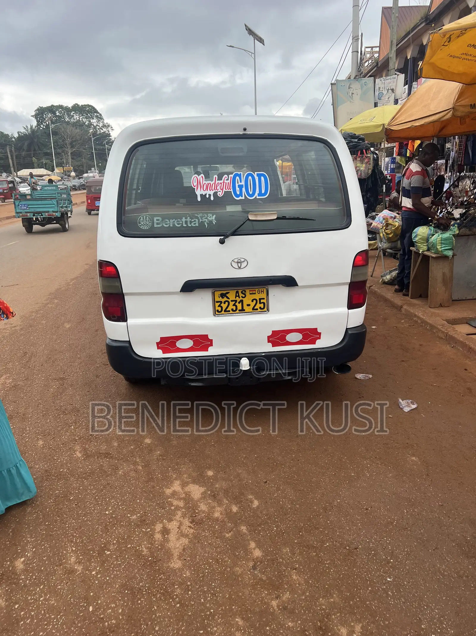Toyota HiAce 2012 White