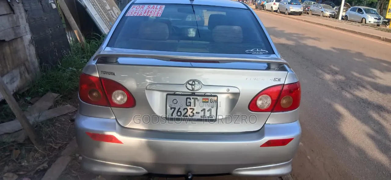 Toyota Corolla Base 4dr Sedan (1.8L 4cyl 5M) 2011 Silver