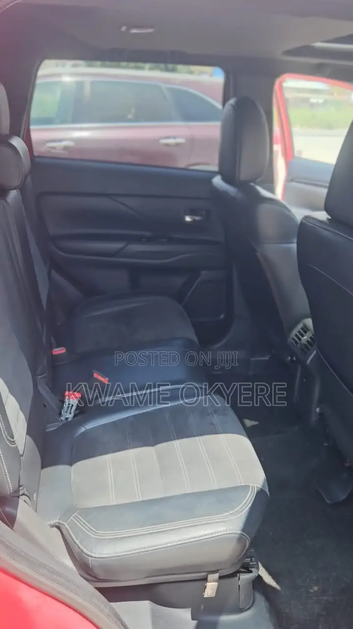 Mitsubishi Outlander LE FWD 2019 Red