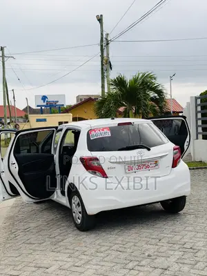 Toyota Vitz 1.3 FWD 3dr 2014 White
