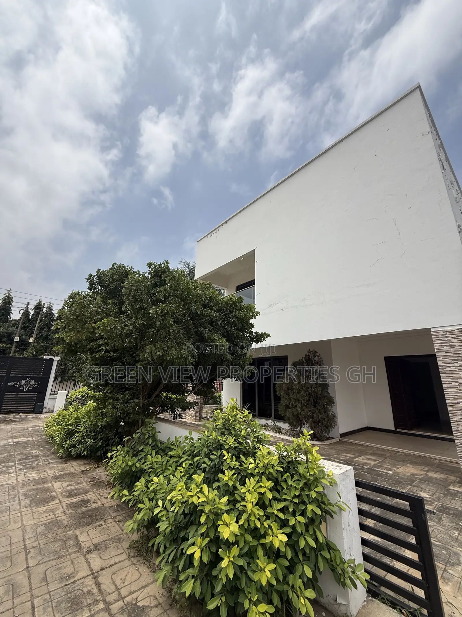 4bdrm Townhouse / Terrace in East Legon for rent