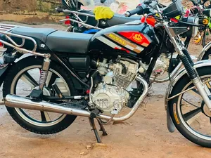 New Royal RY125 2026 Black