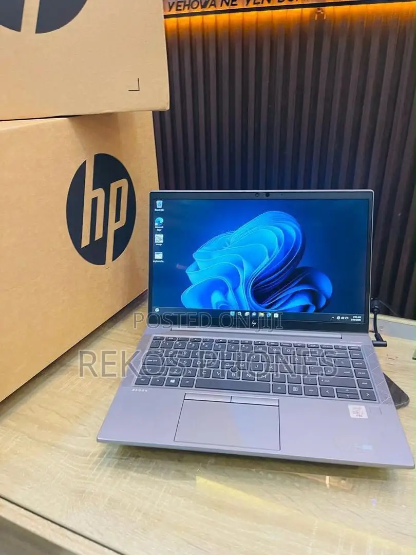 New Laptop HP ZBook Firefly 14 G7 8GB Intel Core i5 SSD 256GB
