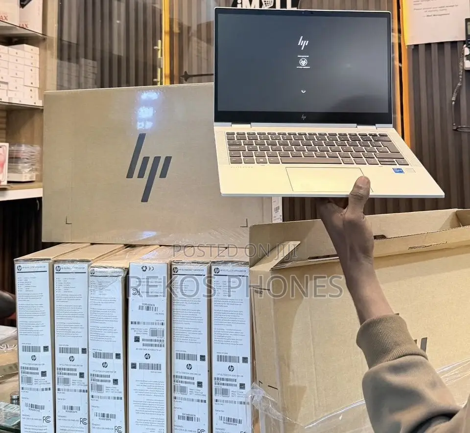 New Laptop HP ZBook Firefly 14 G7 8GB Intel Core i5 SSD 256GB