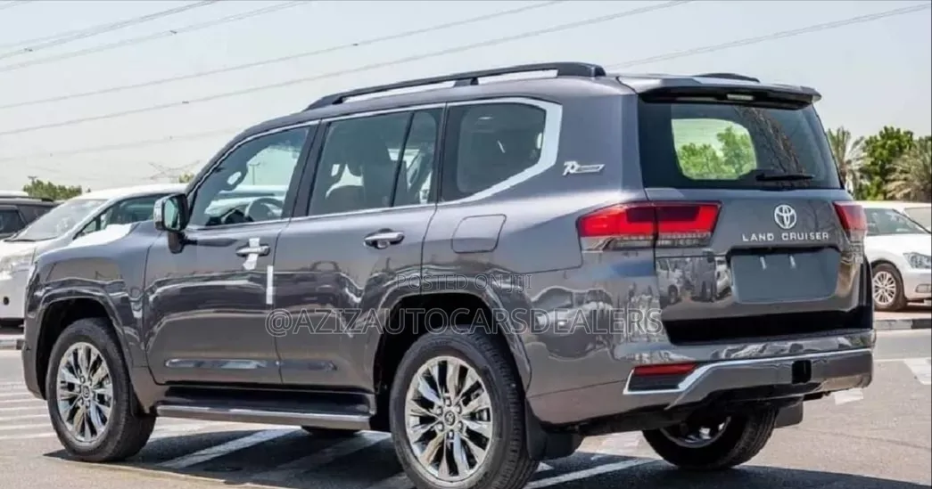New Toyota Land Cruiser LC300 2025 Gray