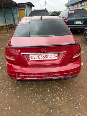 Mercedes-Benz C250 2013 Red