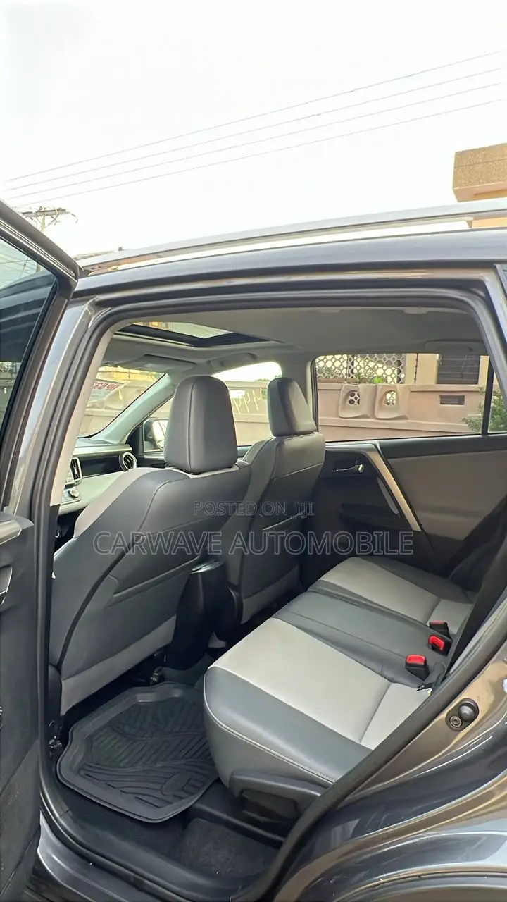 Toyota RAV4 XLE AWD (2.5L 4cyl 6A) 2017 Gray