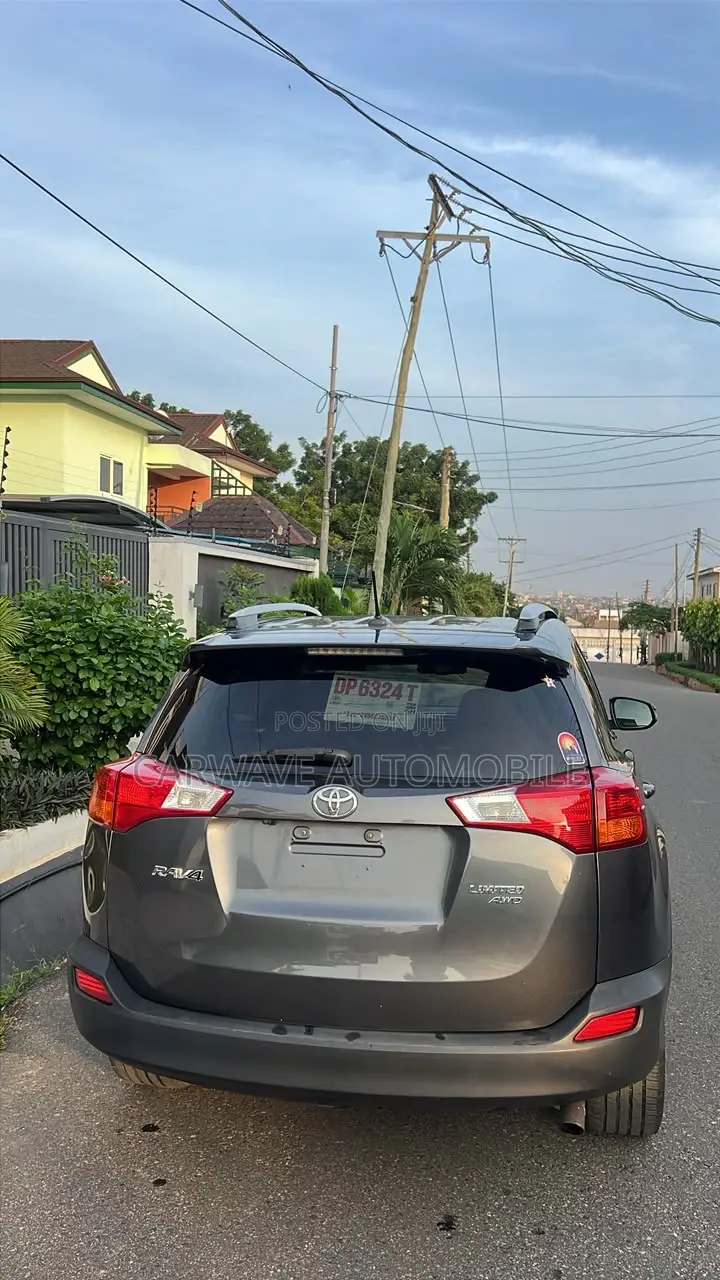 Toyota RAV4 XLE AWD (2.5L 4cyl 6A) 2017 Gray