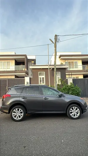 Toyota RAV4 XLE AWD (2.5L 4cyl 6A) 2017 Gray