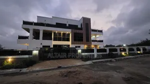 8bdrm House in Trasacco, Accra Metropolitan for sale