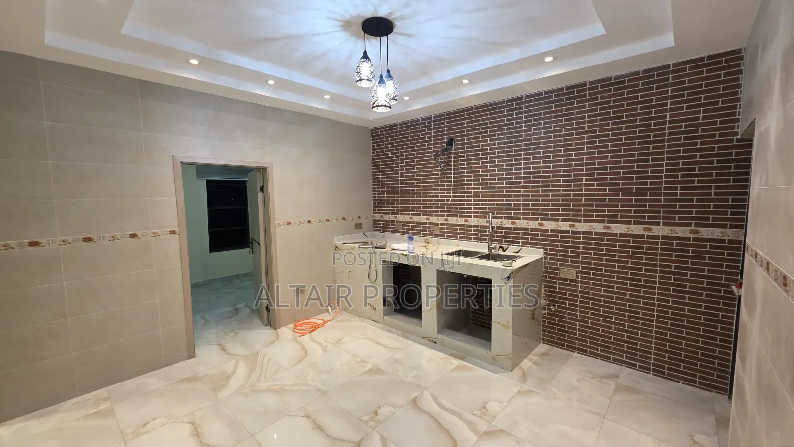 8bdrm House in Trasacco, Accra Metropolitan for sale