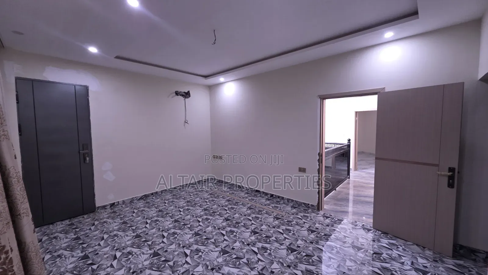 8bdrm House in Trasacco, Accra Metropolitan for sale