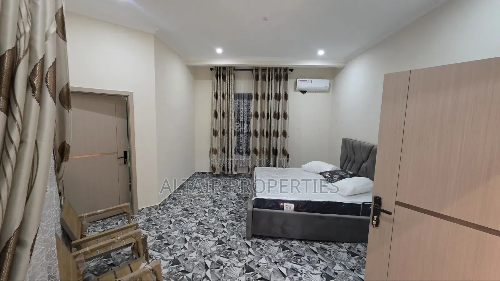 8bdrm House in Trasacco, Accra Metropolitan for sale