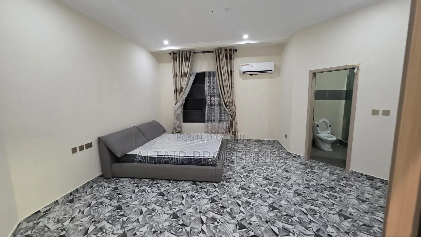 8bdrm House in Trasacco, Accra Metropolitan for sale
