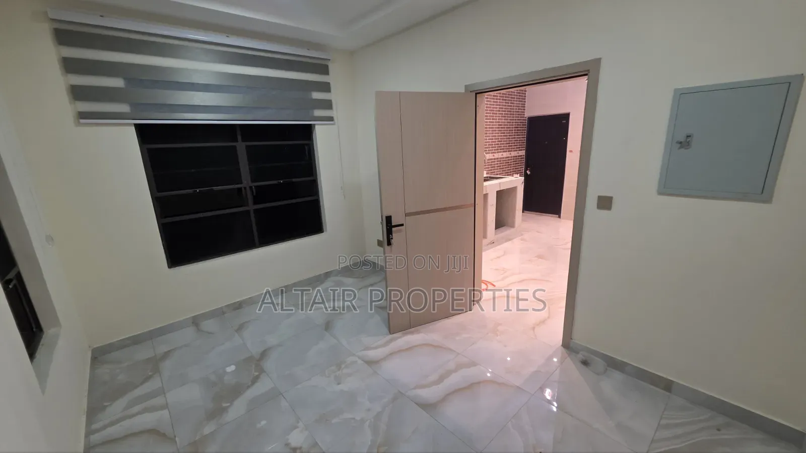 8bdrm House in Trasacco, Accra Metropolitan for sale