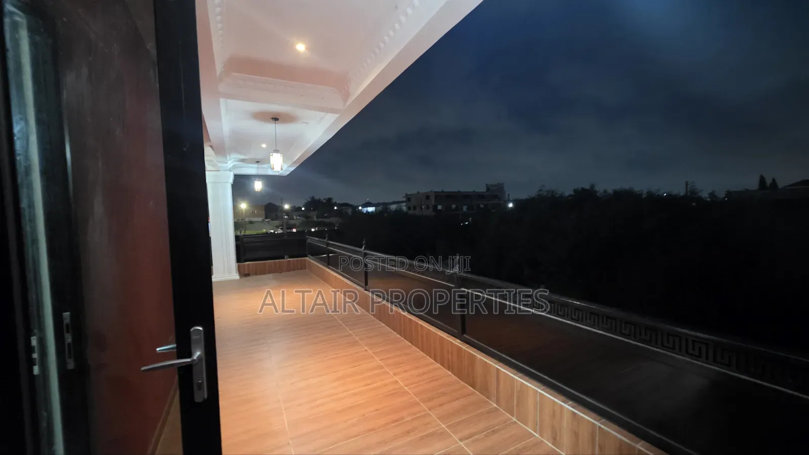 8bdrm House in Trasacco, Accra Metropolitan for sale