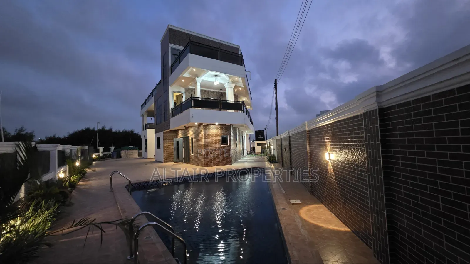 8bdrm House in Trasacco, Accra Metropolitan for sale