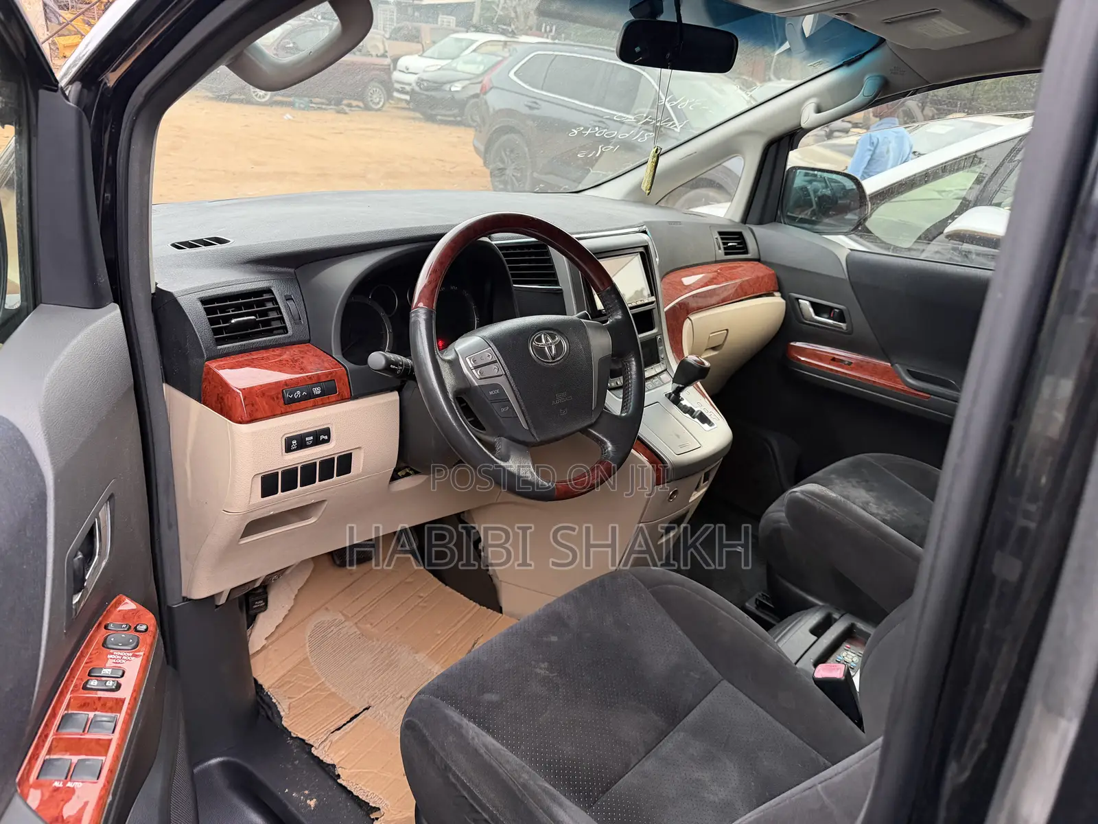 Toyota Vellfire V 2.4 FWD 7-Seater 2011 Black