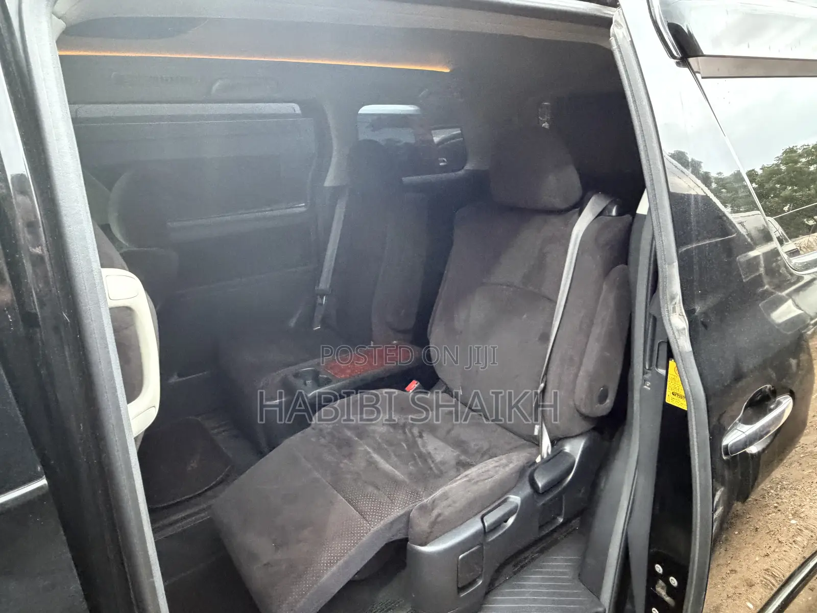 Toyota Vellfire V 2.4 FWD 7-Seater 2011 Black