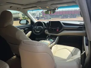 Toyota Highlander XLE AWD 2023 Blue