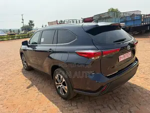 Toyota Highlander XLE AWD 2023 Blue