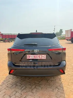 Toyota Highlander XLE AWD 2023 Blue