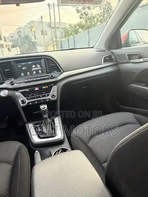 Hyundai Elantra Limited Sedan FWD (2.0L 4cyl 6A) 2017 Red