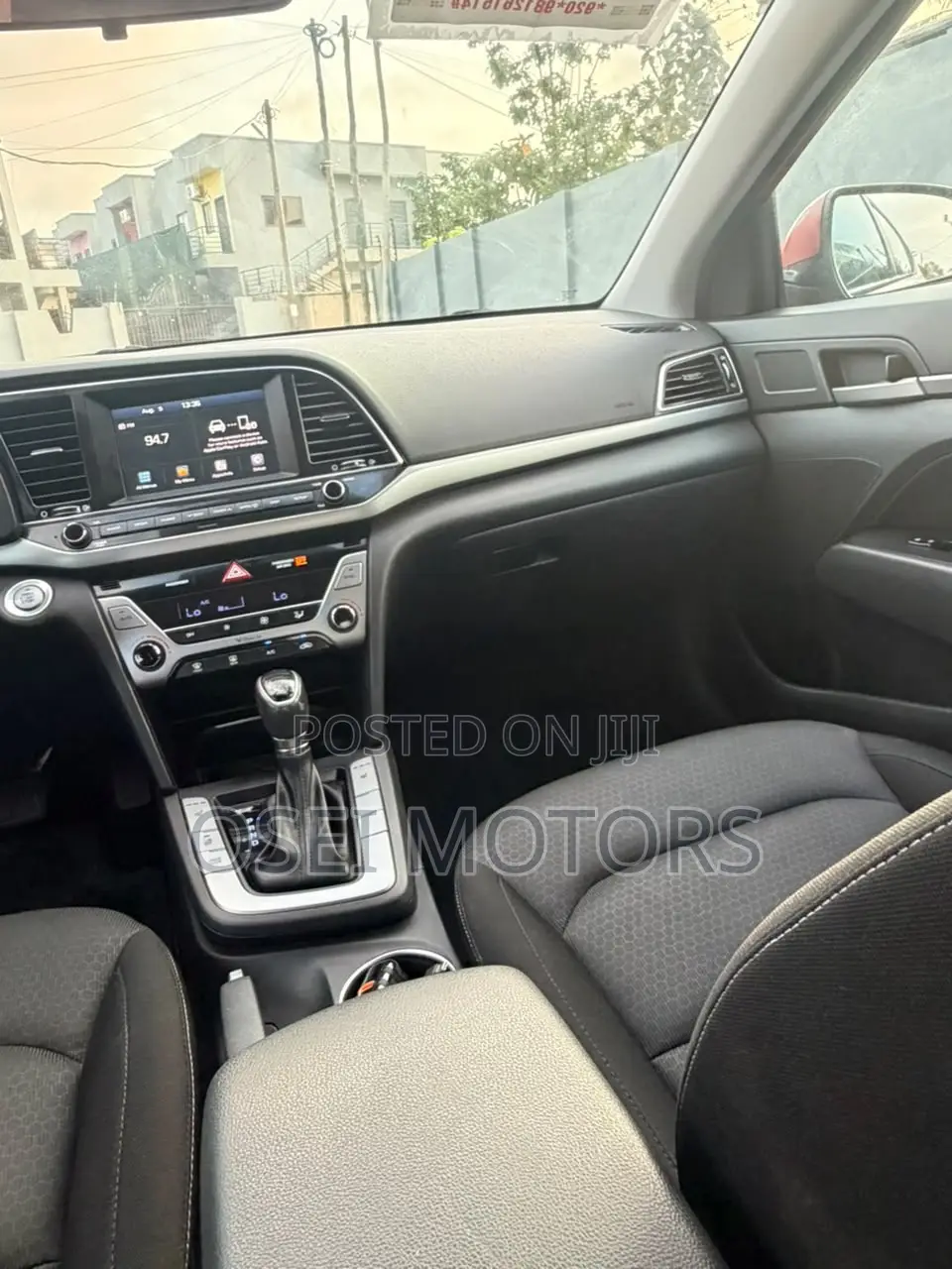 Hyundai Elantra Limited Sedan FWD (2.0L 4cyl 6A) 2017 Red