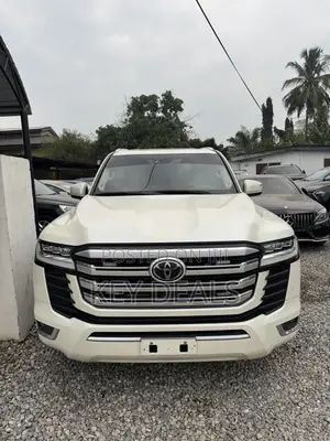 Toyota Land Cruiser LC300 2022 Off white