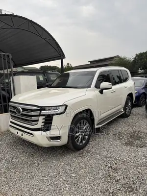 Toyota Land Cruiser LC300 2022 Off white