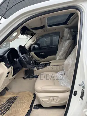 Toyota Land Cruiser LC300 2022 Off white