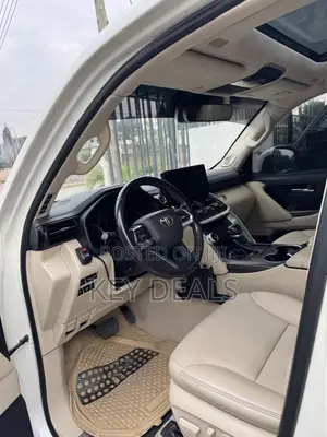 Toyota Land Cruiser LC300 2022 Off white