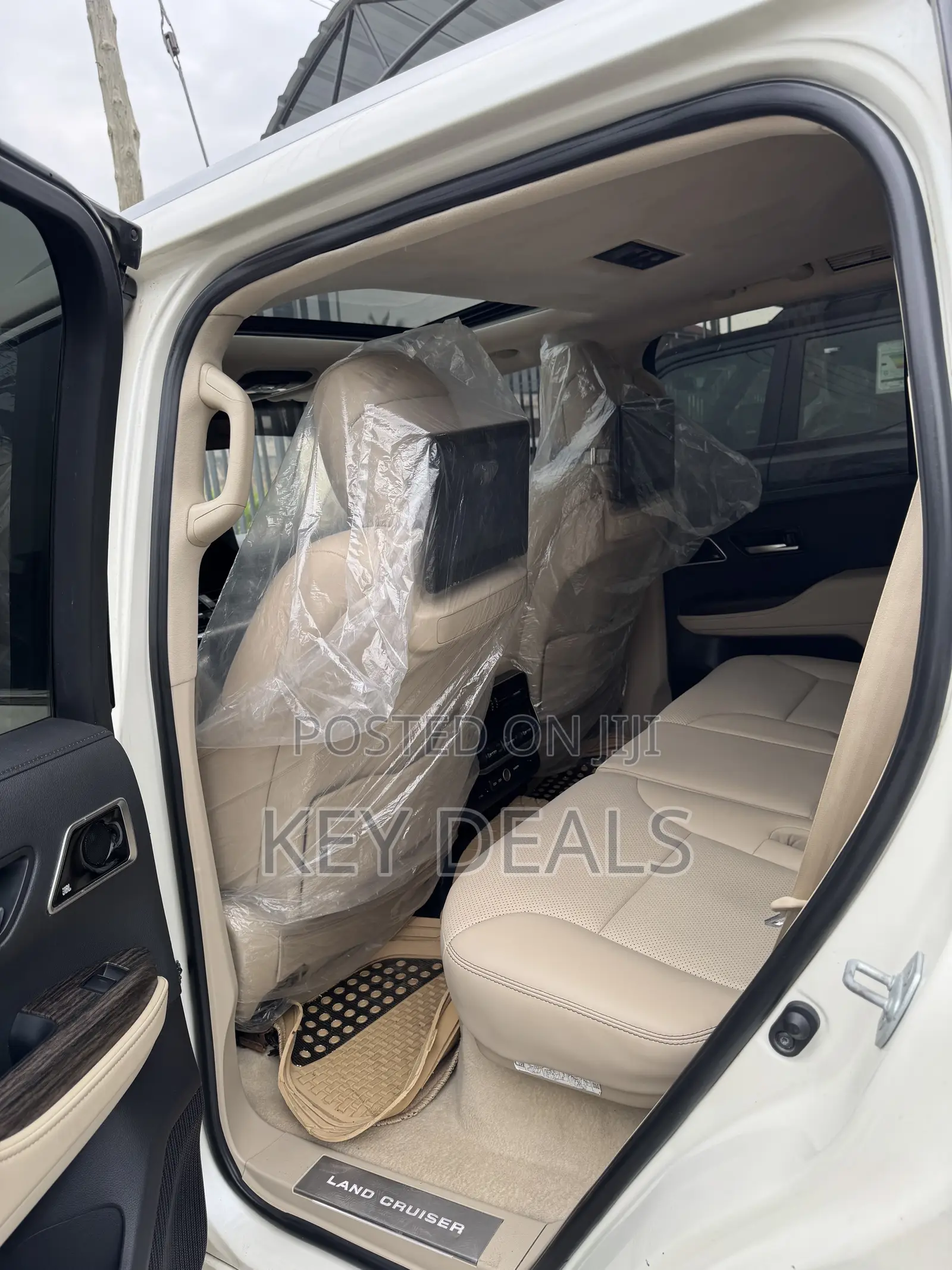 Toyota Land Cruiser LC300 2022 Off white