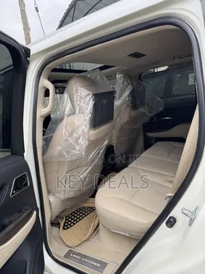 Toyota Land Cruiser LC300 2022 Off white