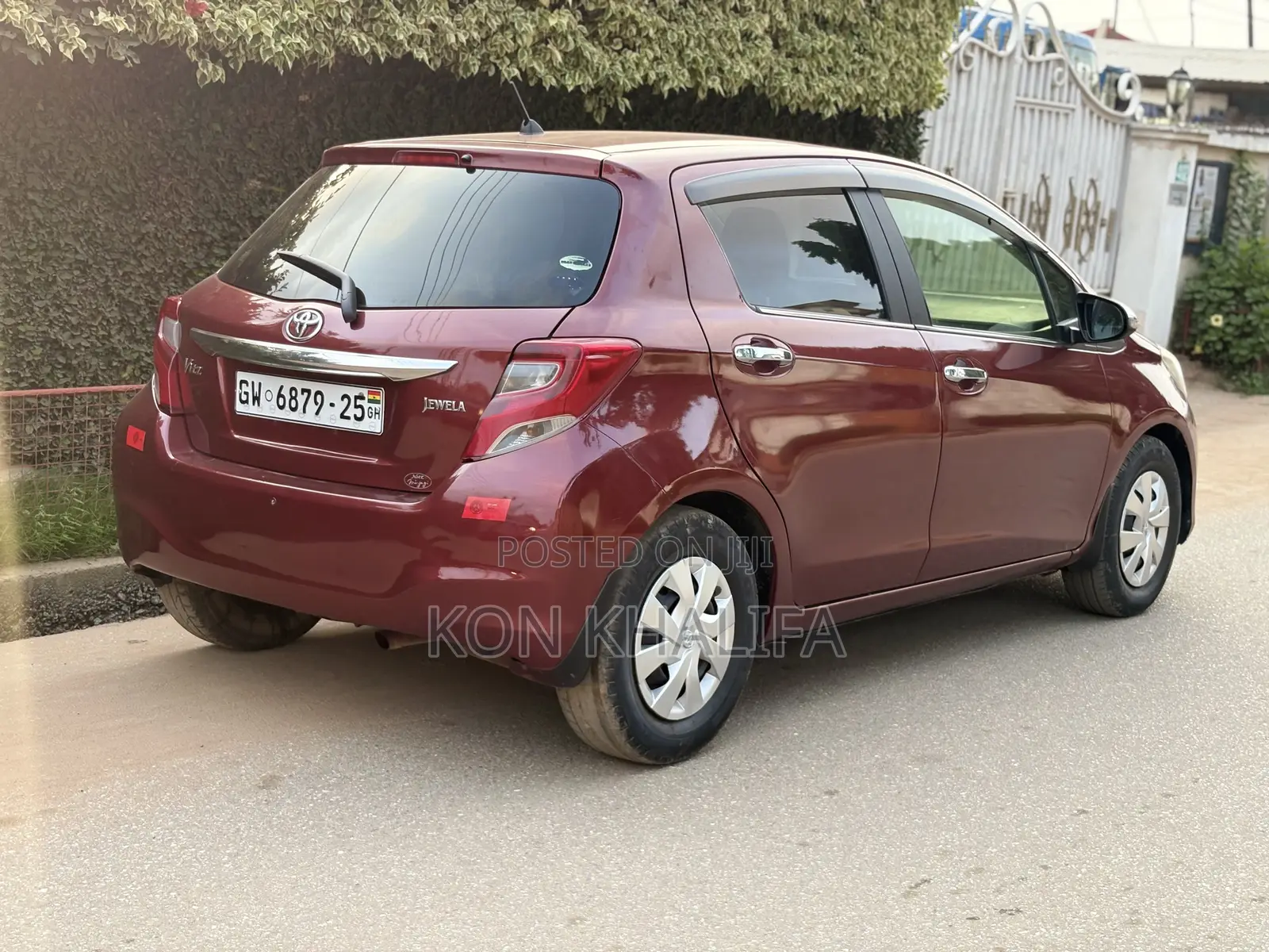 Toyota Vitz 1.3 FWD 5dr 2015 Brown