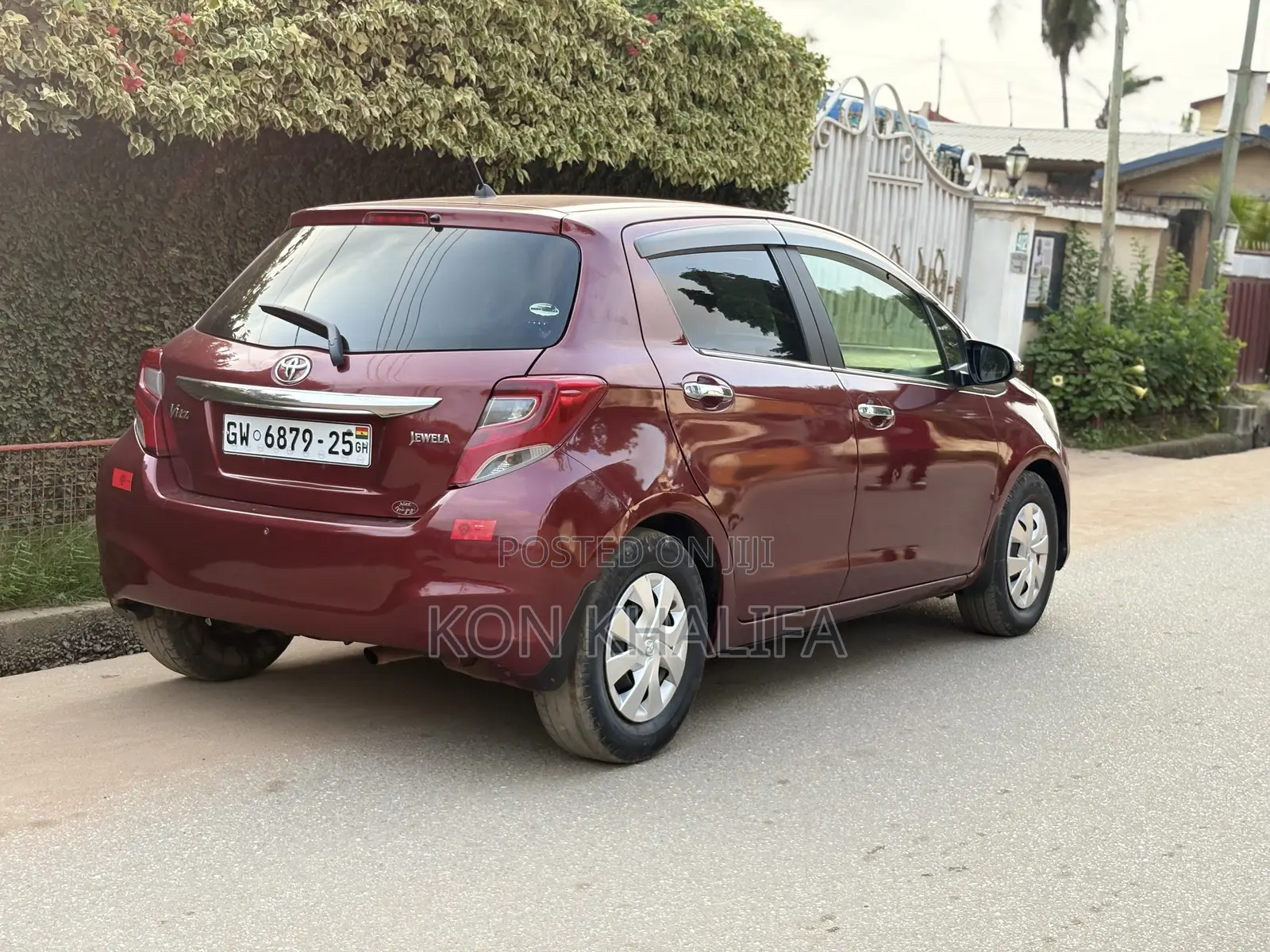 Toyota Vitz 1.3 FWD 5dr 2015 Brown