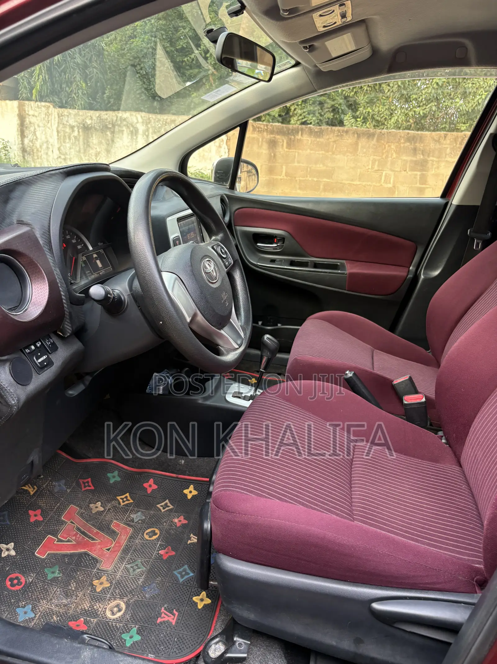 Toyota Vitz 1.3 FWD 5dr 2015 Brown