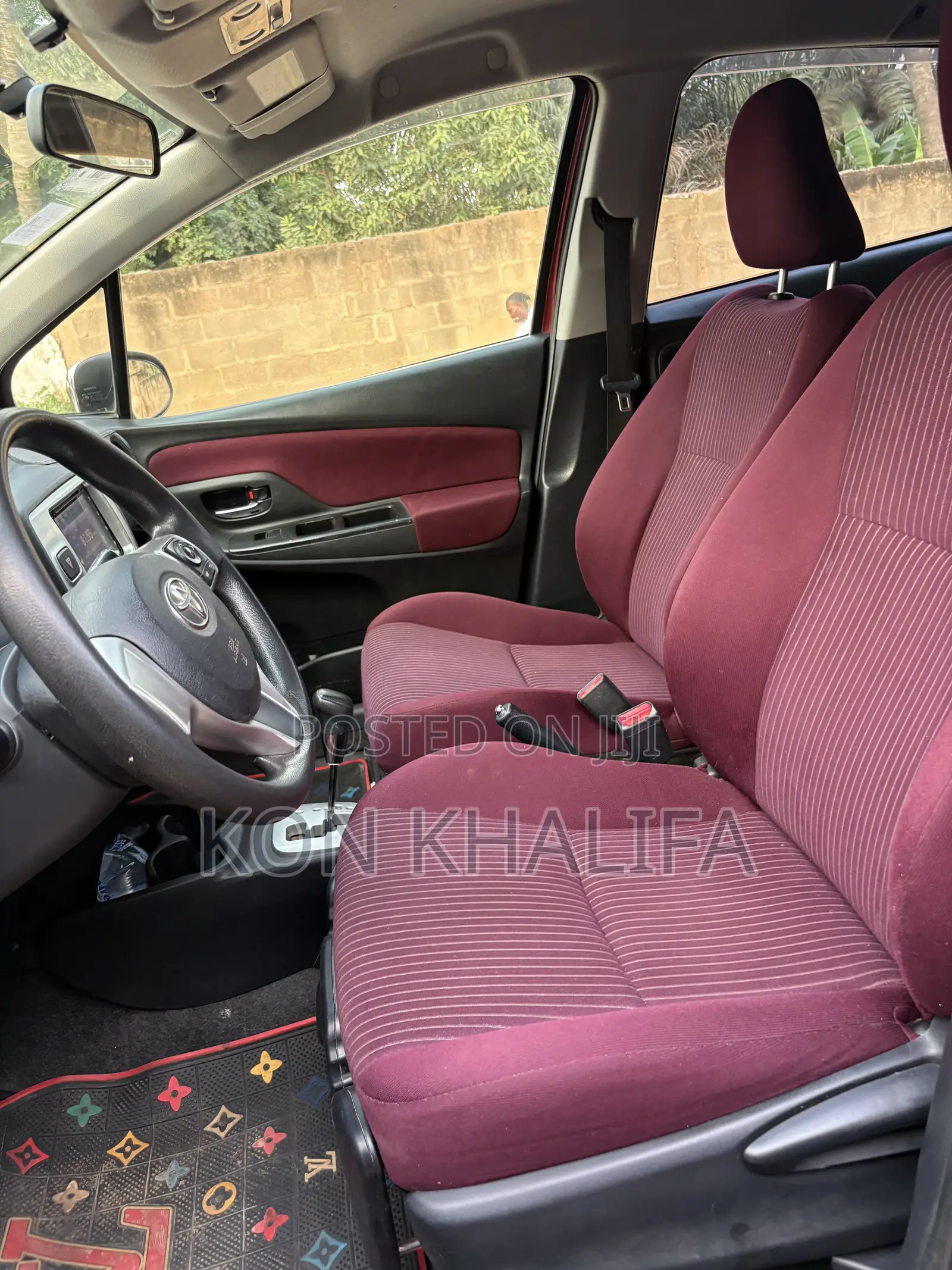 Toyota Vitz 1.3 FWD 5dr 2015 Brown
