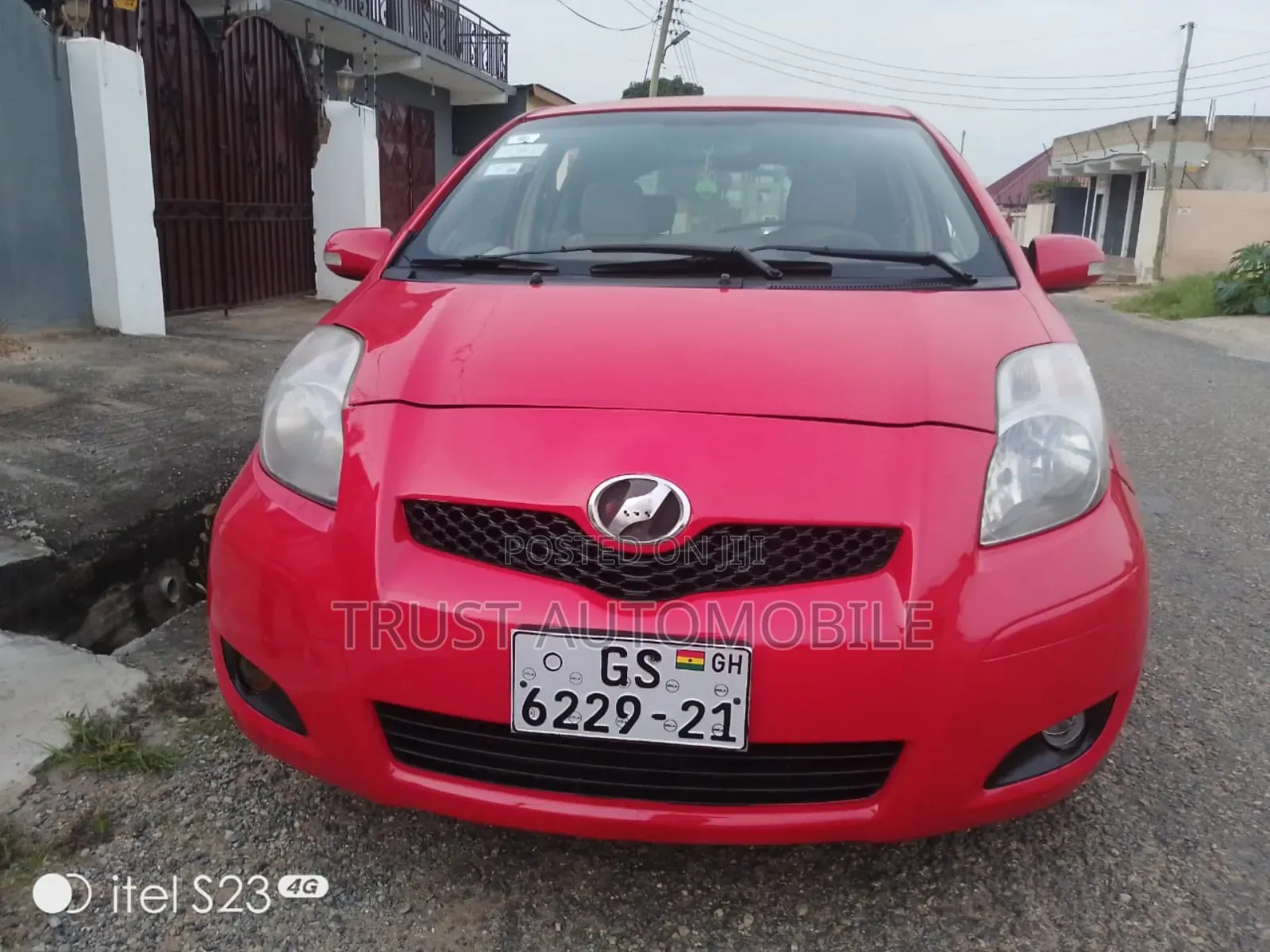 Toyota Vitz 1.3 FWD 5dr 2010 Red