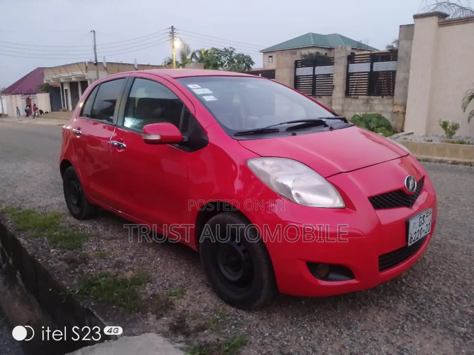 Toyota Vitz 1.3 FWD 5dr 2010 Red