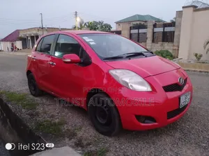 Toyota Vitz 1.3 FWD 5dr 2010 Red