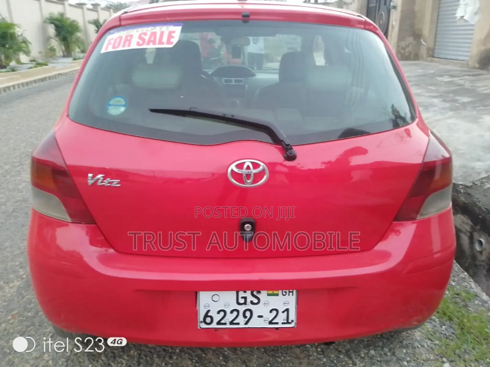 Toyota Vitz 1.3 FWD 5dr 2010 Red