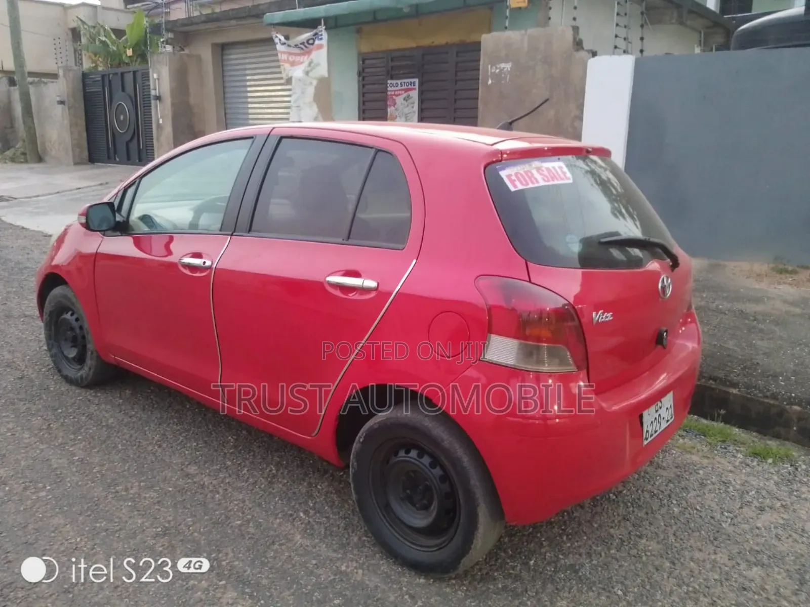 Toyota Vitz 1.3 FWD 5dr 2010 Red